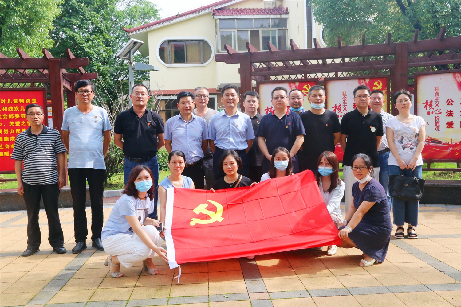 公司与南旅建工集团一起慰问中国南昌SOS儿童村